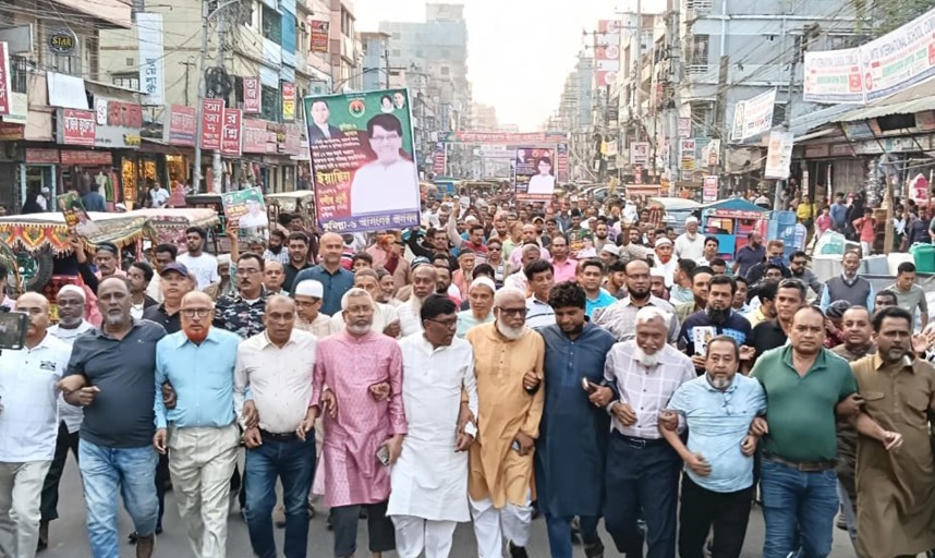 কুমিল্লা নগরীতে হাজী আমিন উর রশিদ ইয়াছিনের সমর্থনে ৩১ দফার লিফলেট বিতরণ